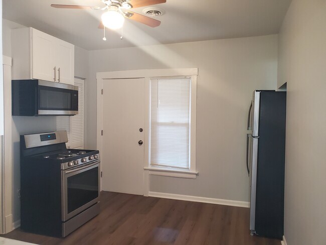 Foto del edificio - 5222 N Ludlam Ave