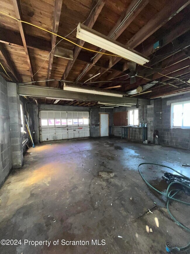 Building Photo - 833 Walnut St