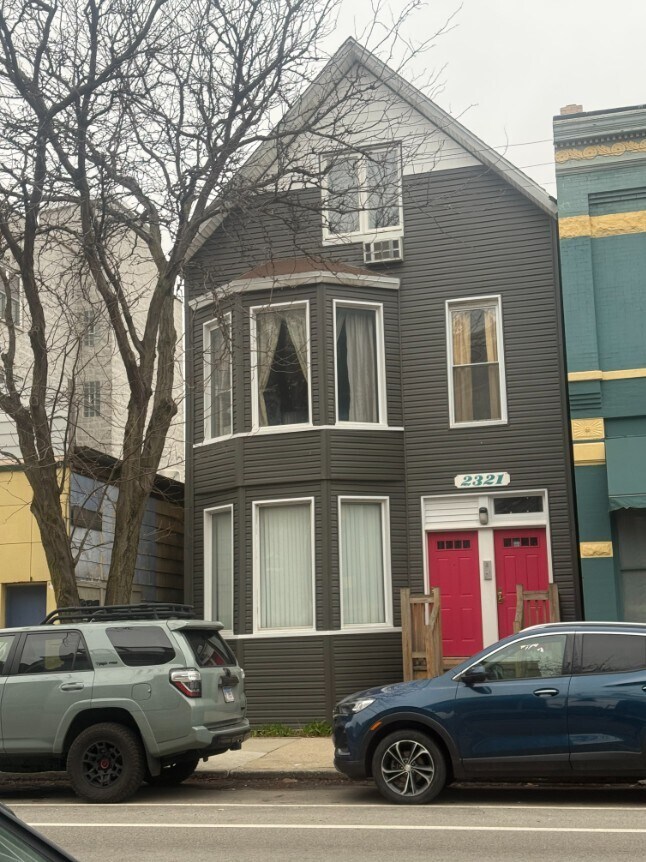 Building Photo - 2321 W Belmont Ave