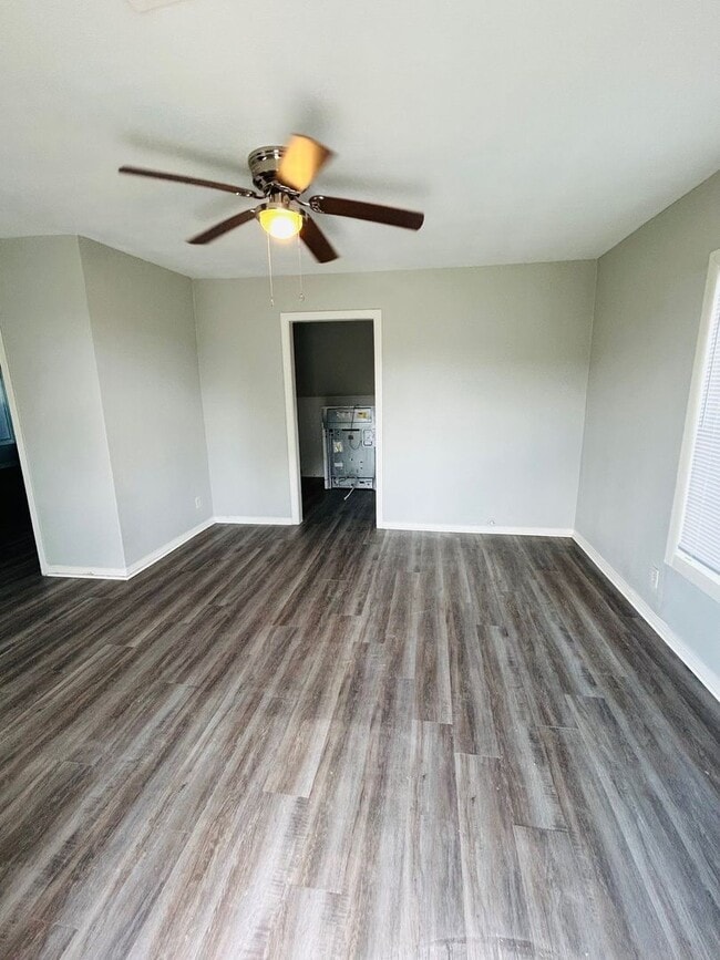 Building Photo - 4623 Memorial Dr