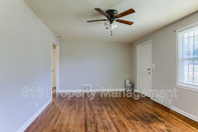Foto del edificio - 2816 E 63rd St