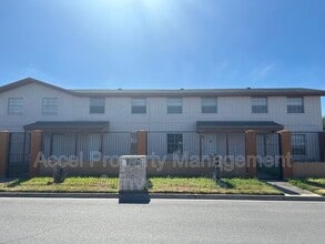 Building Photo - 2133 Kerria Ave