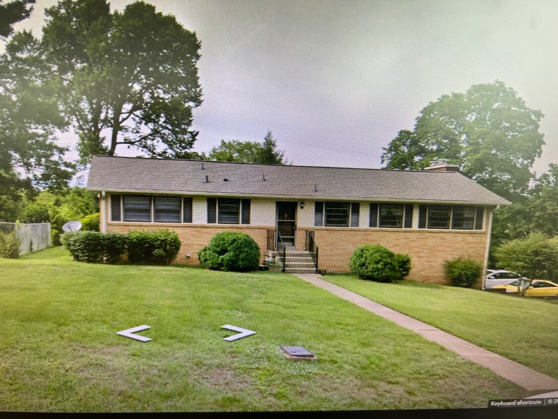 3Bed 2 Bath - 2800 Glenoaks Dr