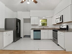 Building Photo - 179 Frank St