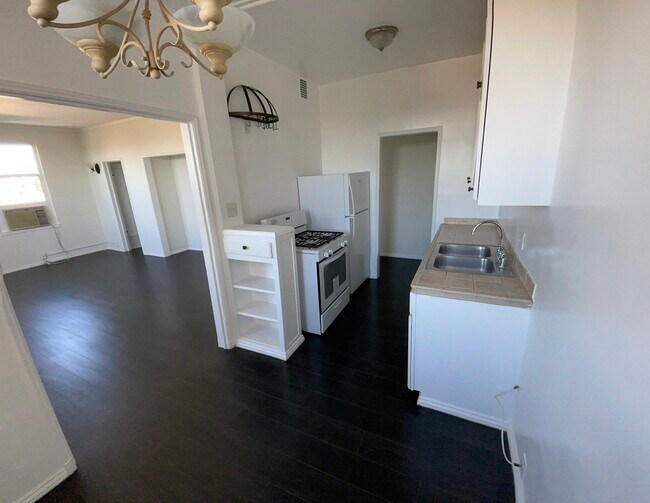 Foto del edificio - Crestwood Tower Apartments