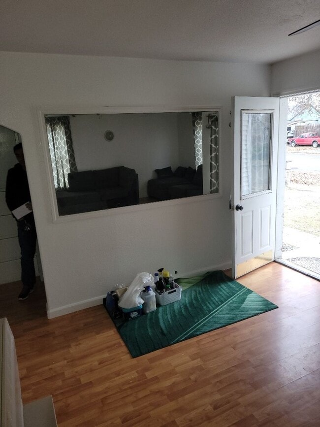 Building Photo - Quaint 2 bed