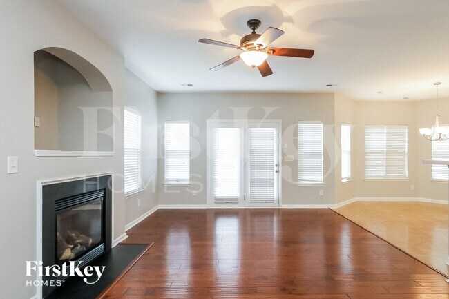 Building Photo - 10519 Meadow Crossing Ln