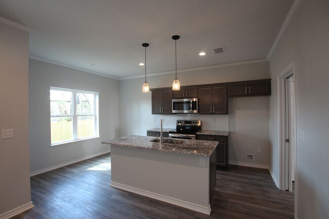 Foto del edificio - Coming Soon!: 2 Bedroom, 2.5 Bathroom, 1 C...
