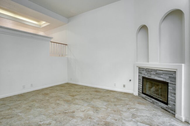 Building Photo - 5340 Las Virgenes Rd