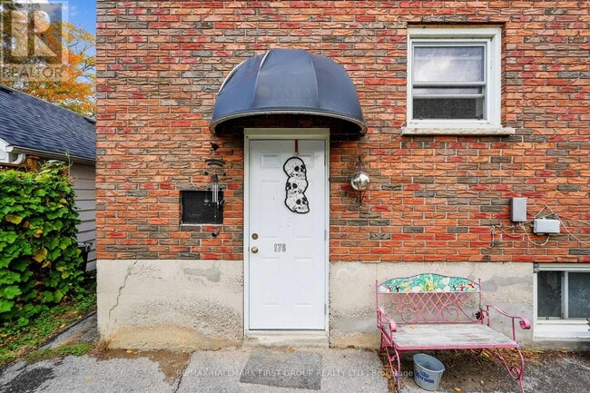 Building Photo - 176 Sydenham St