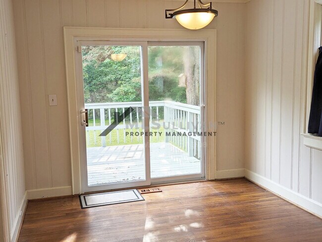 Foto del edificio - 3920 Cole Mill Rd
