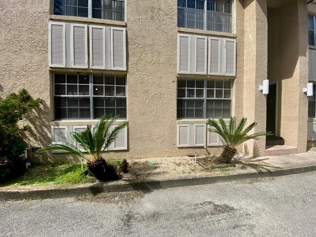 Building Photo - 415 Lakeview St