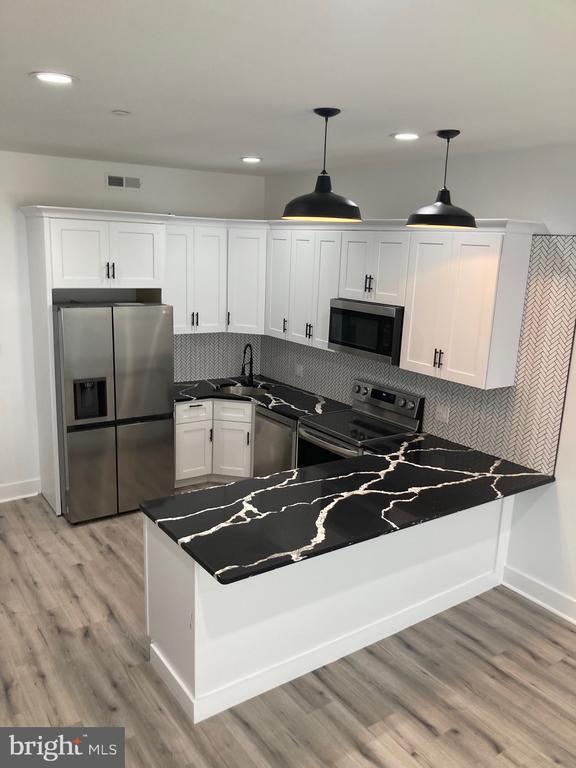 Building Photo - 1830 W Diamond St