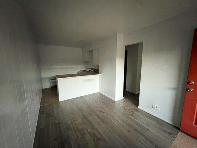 Building Photo - For Lease - 2909 University #8 - Odessa, TX