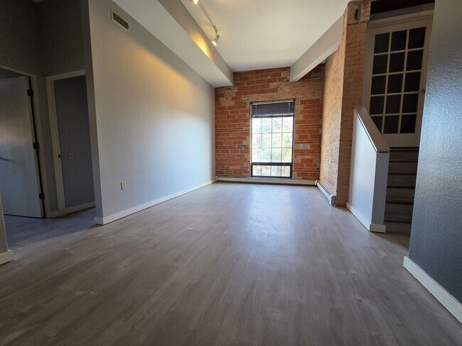 Building Photo - 143 Water St