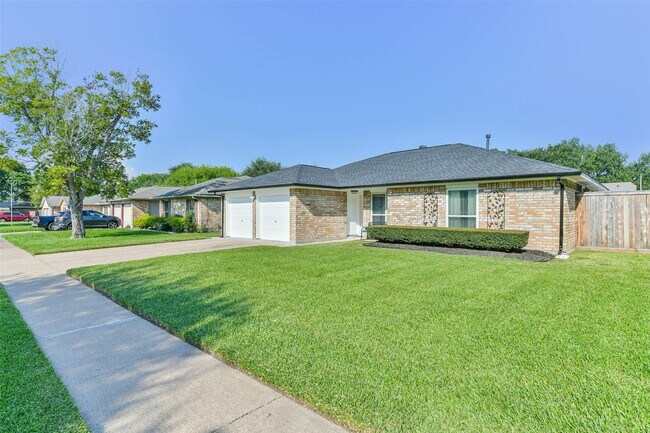 Foto del edificio - 3205 Brookhurst Ln
