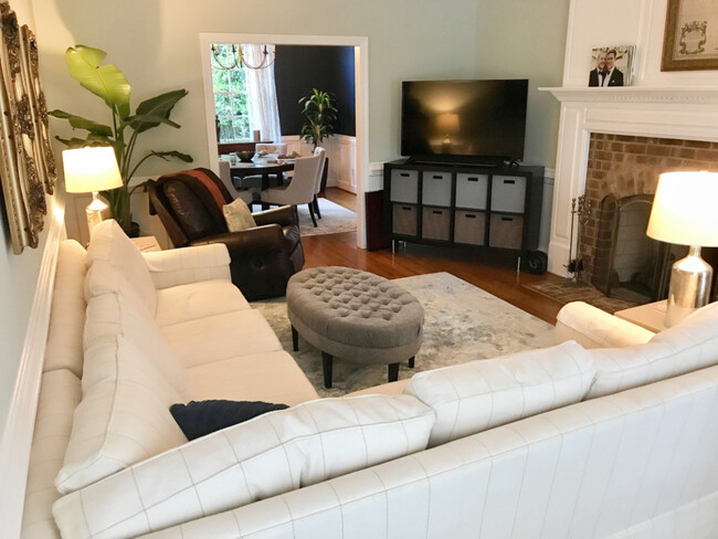 Building Photo - APPLICATION RECEIVED! Super Spacious & Ele...