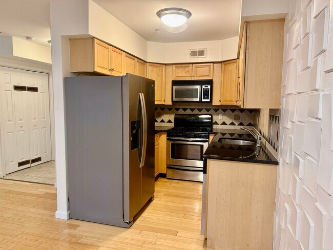 Building Photo - 301 61ST St