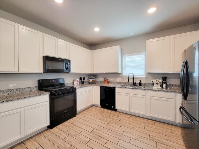 Foto del edificio - 24802 Winema Wds Ln