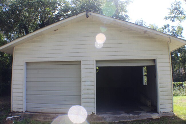Building Photo - Your Cottage Awaits!