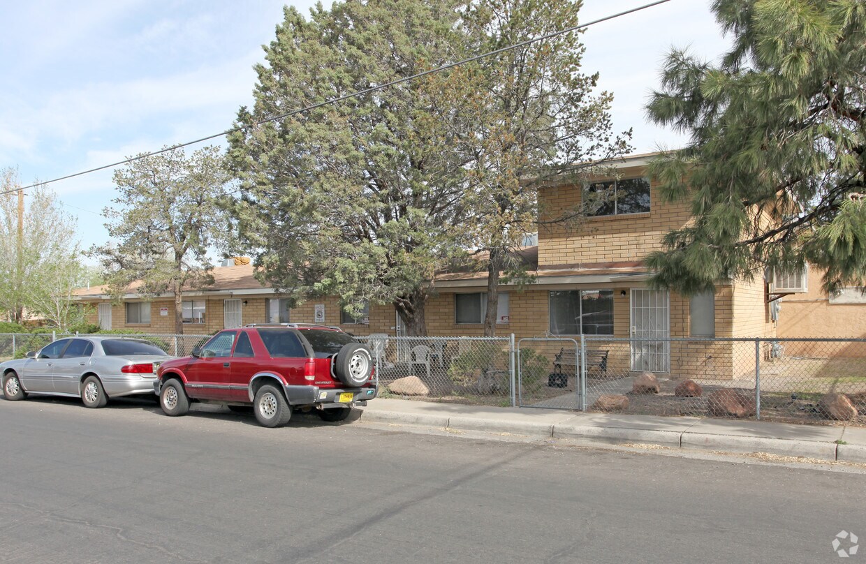 Building Photo - 536-544 Madeira Dr SE