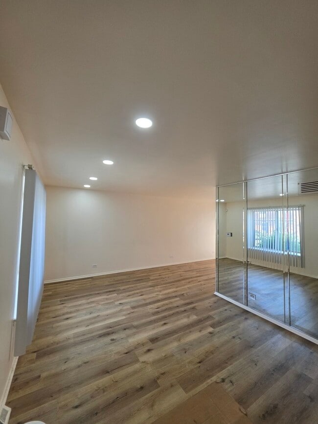 Building Photo - 5044 Brighton Ln