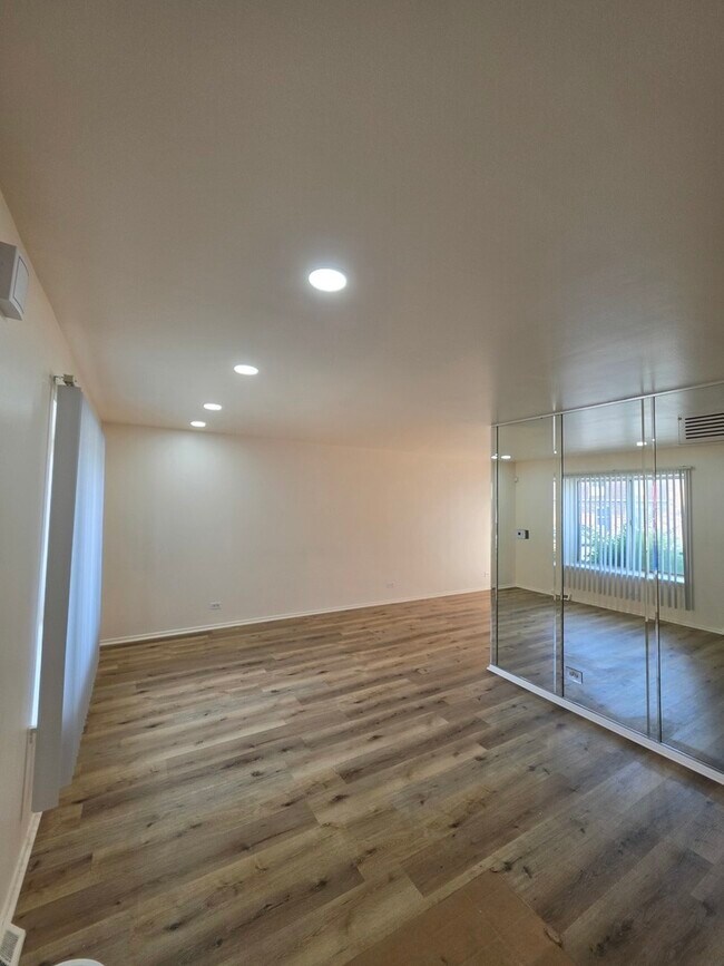 Foto del edificio - 5044 Brighton Ln