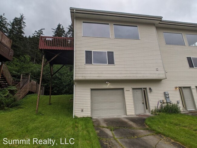 Building Photo - 3 br, 1.5 bath House - 2940 Simpson Ave