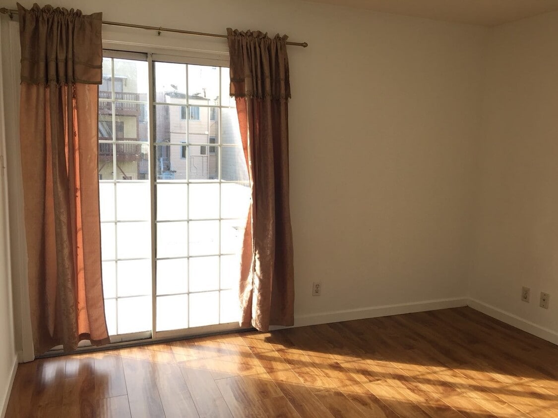 Bed 3 - 433 31st Ave