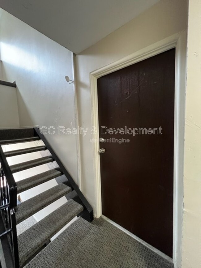 Building Photo - 316 N Warwick Ave