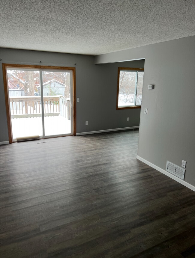 Building Photo - 8422 Brunswick Ct N