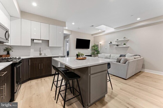 Foto del edificio - 818 Kennedy St NW