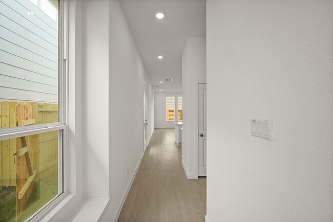 Foto del edificio - 2207 Diagonal Ln