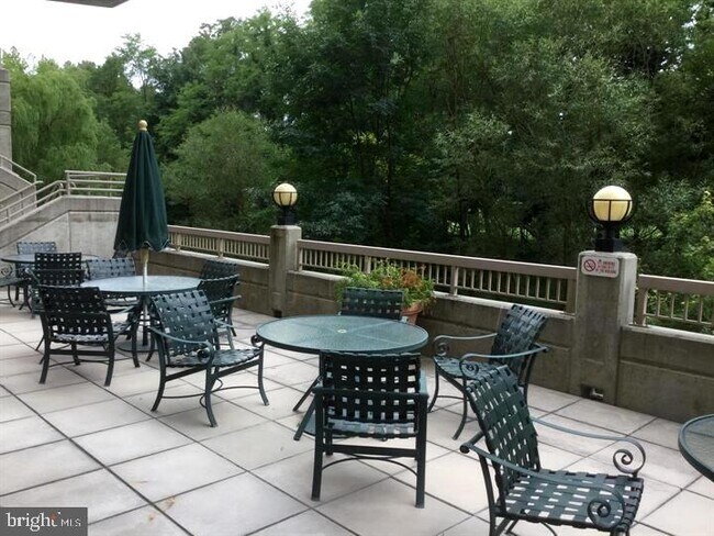 Foto del edificio - 3200 N Leisure World Blvd