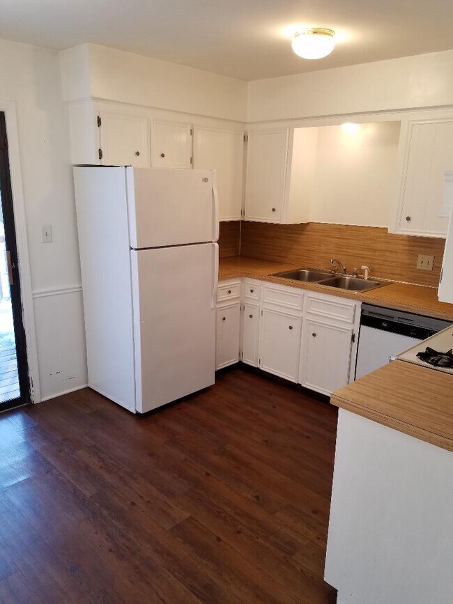 Kitchen - 4640 Wyatt St SW