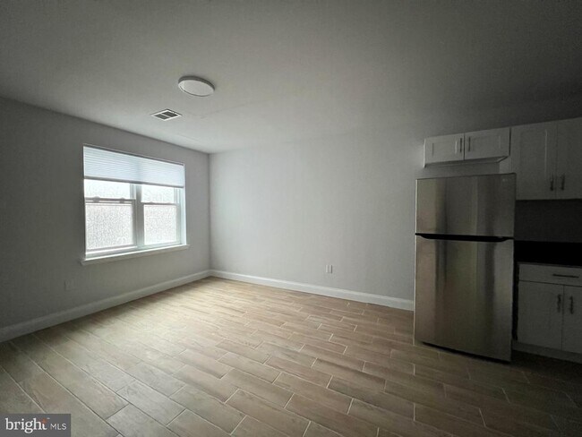 Building Photo - 433 N 40th St