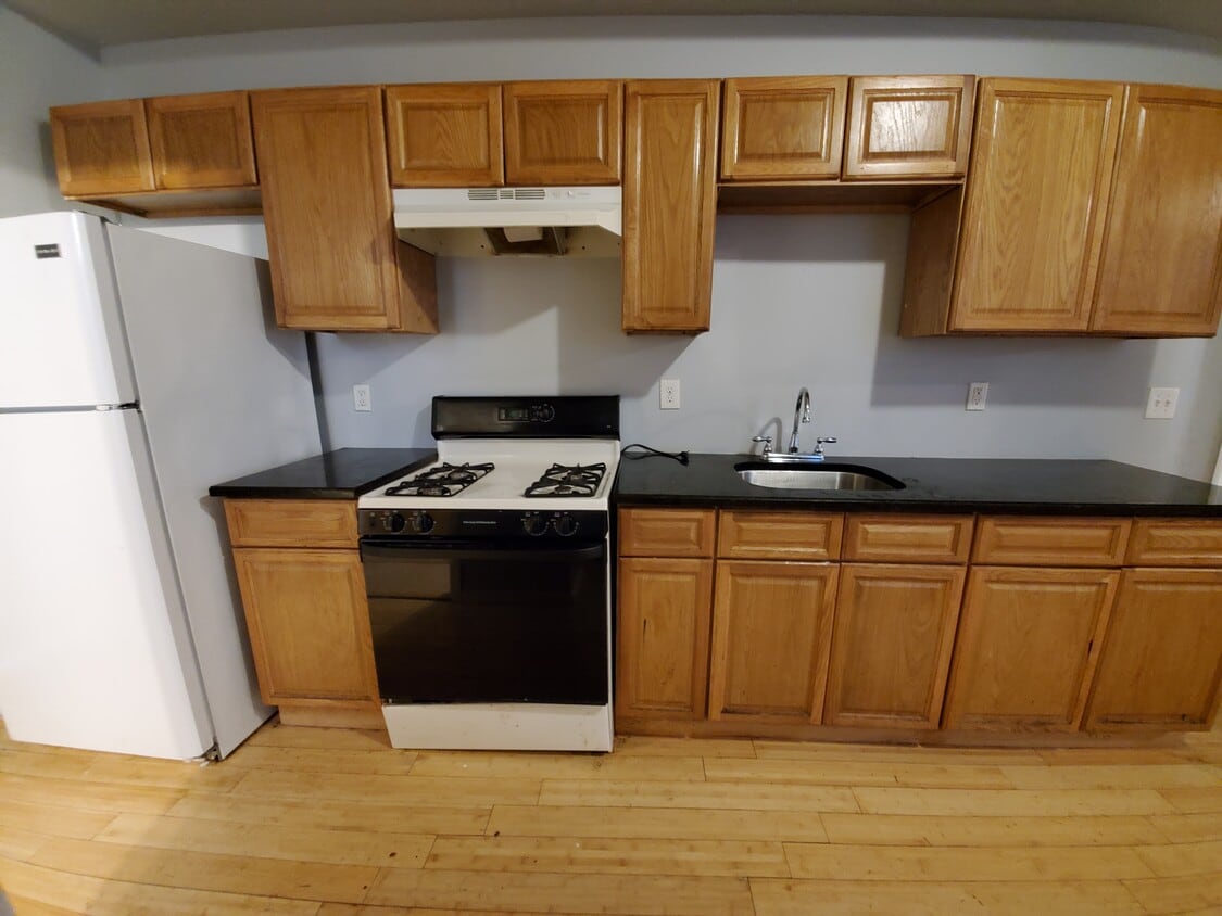 Primary Photo - 325 Bramhall Ave