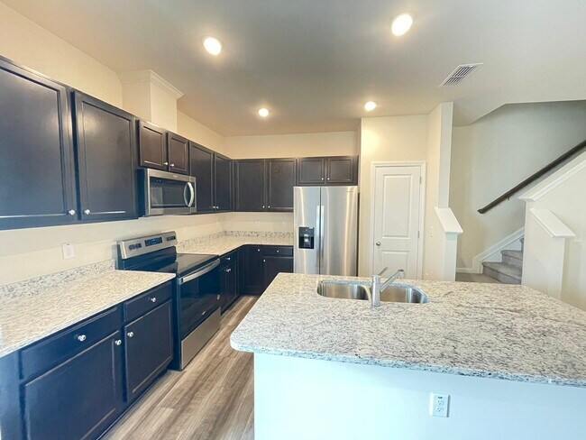 Foto del edificio - 713 Ambrose Hl Ln