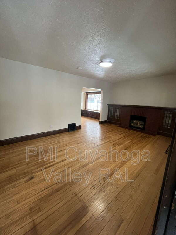 Foto del edificio - 165 Colony Crescent