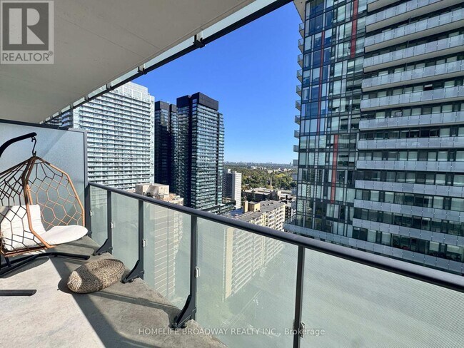 Photo du bâtiment - 161 Roehampton Ave