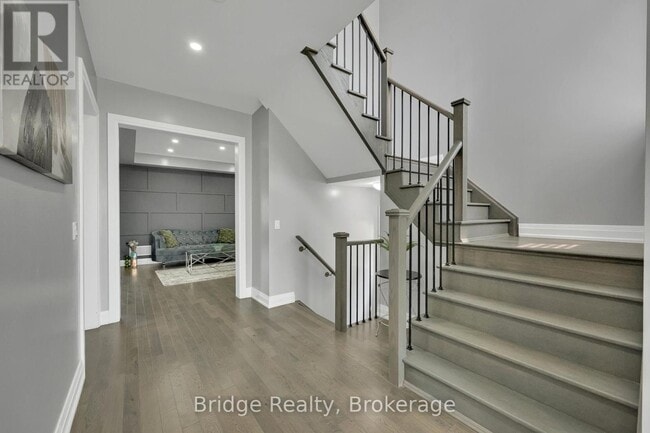 Building Photo - 1343 Upper Thames Dr