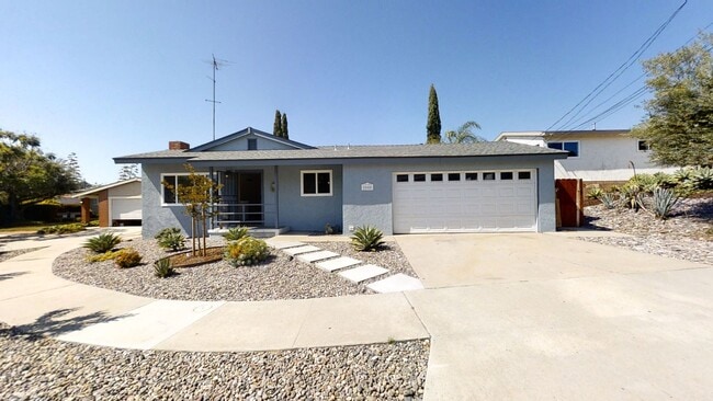 Foto del edificio - 5BD/2BA, Great Private Yard w/ Fire Pit! (...