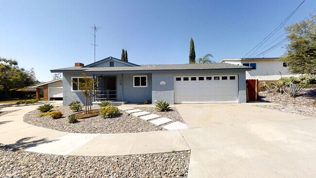 Building Photo - 5BD/2BA, Great Private Yard w/ Fire Pit!