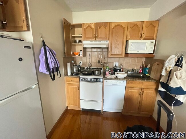 Foto del edificio - 1110 Commonwealth Ave