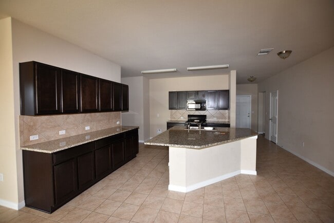 Foto del edificio - Meadows at Kyle - Beautiful 1 story - A steal at $1900