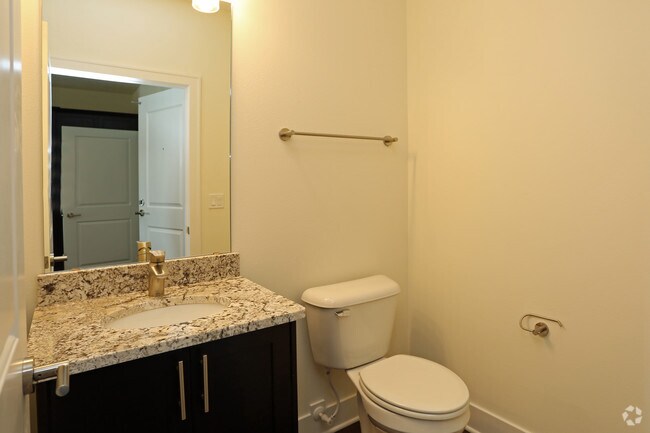 Medio baño - The View at Towne Center