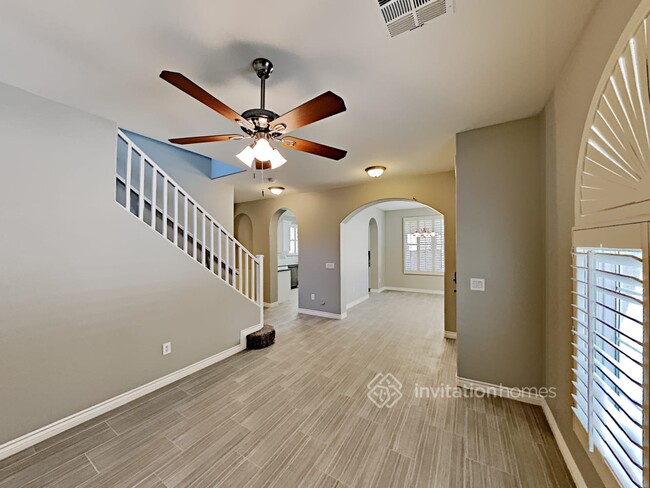 Building Photo - 961 S Huish Dr