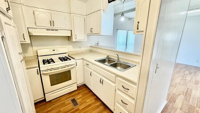 Building Photo - 3544 W 15th St