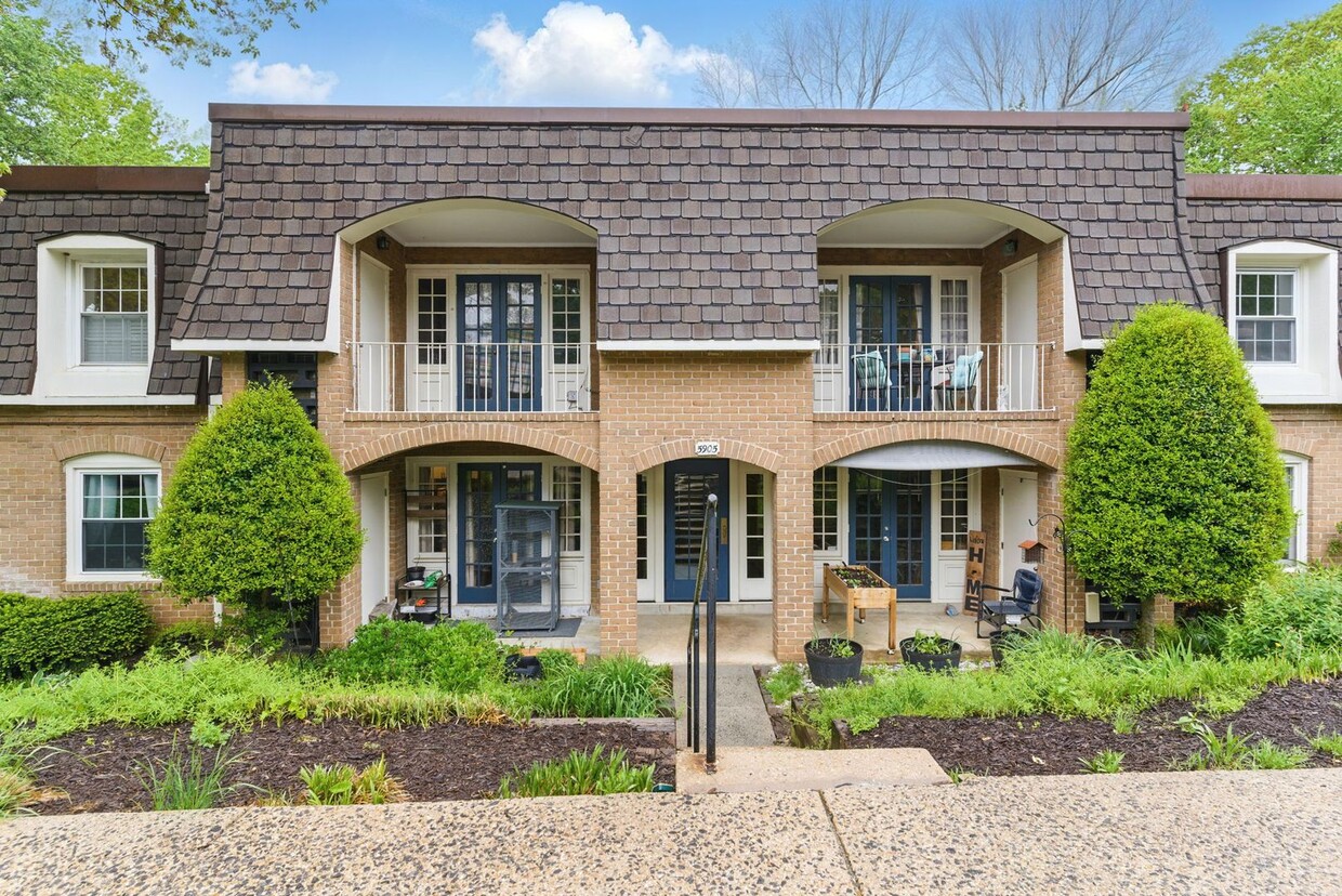Primary Photo - Updated Condo with Community Amenities