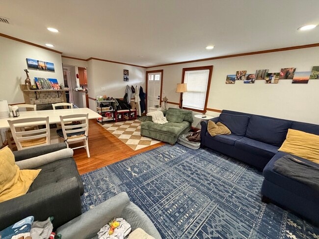 Building Photo - 176 Upland Ave